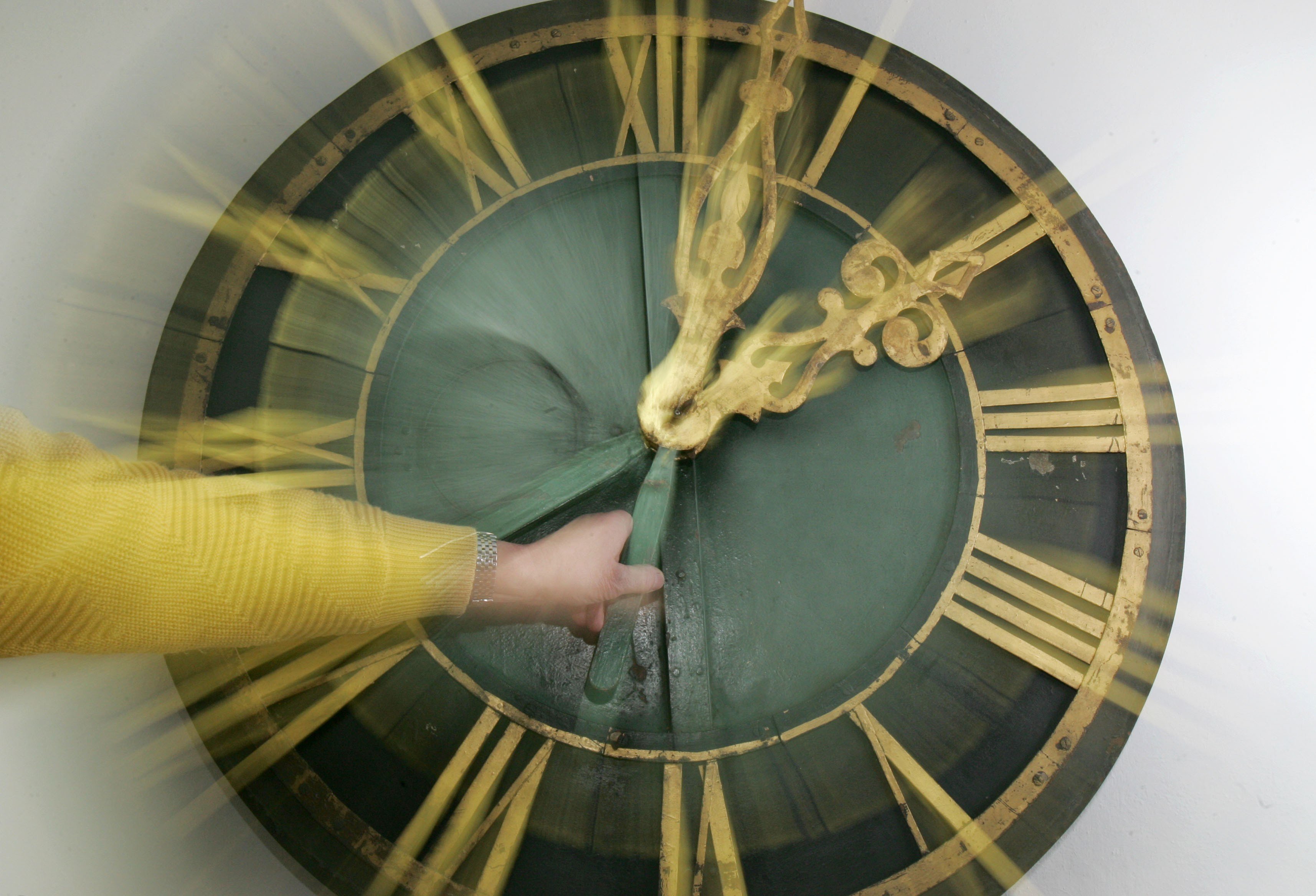 Why Congress keeps dodging the permanent daylight saving time debate