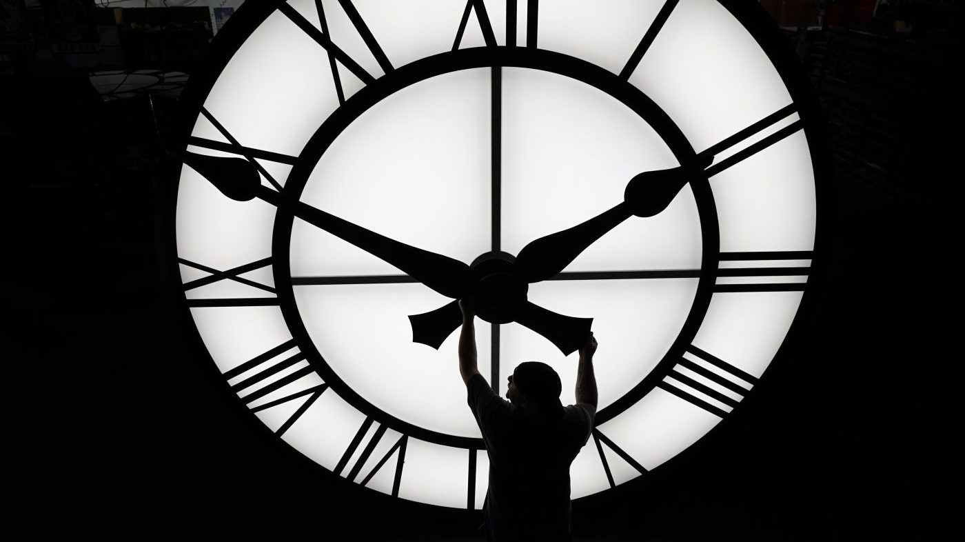 Why Permanent Daylight Saving Time Faces Opposition from Health Experts