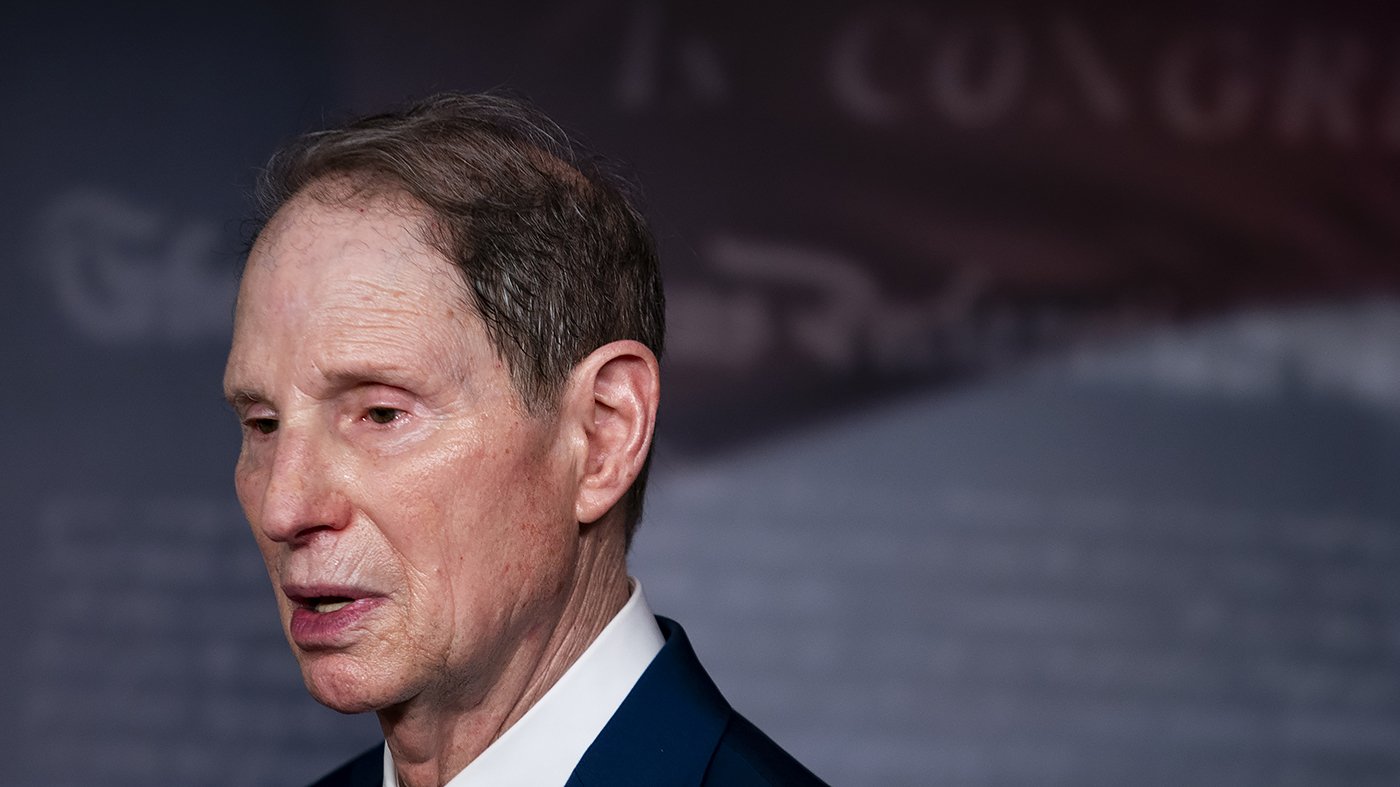 Wyden Demands Probe Into RFK Jr.'s Alleged Hatch Act Violations in Iowa Races